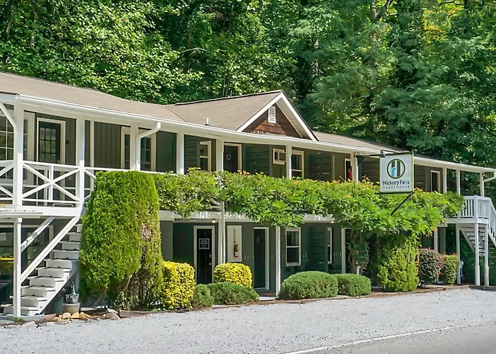 Motel: Hickory Falls Inn