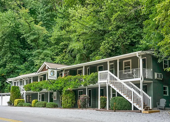 Motel: Hickory Falls Inn